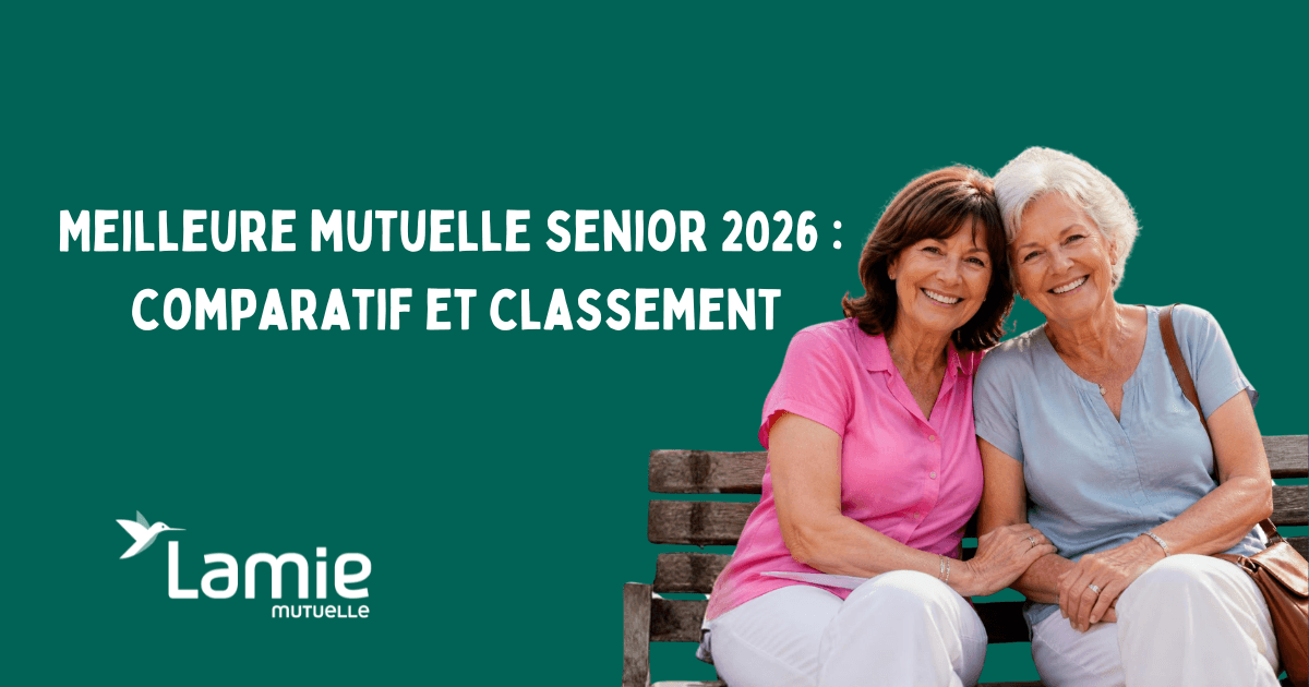 Lamie Mutuelle: deux femmes âgées souriantes assises sur un banc, affiche verte “Meilleure Mutuelle Senior 2026”.